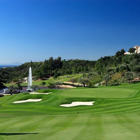 Puente Отель Марбелья